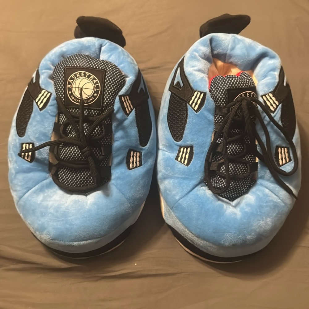 Basketball slippers